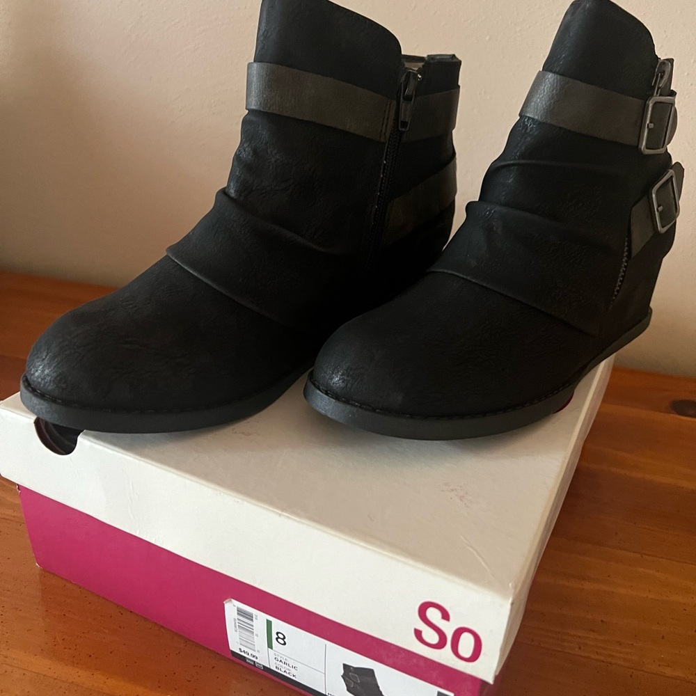 So Garlic Women’s Ankle Boots New in Box Size 8 $37